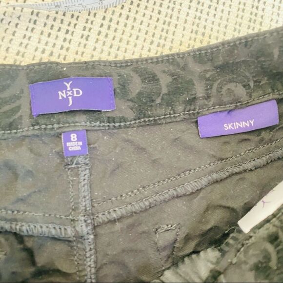 NYDJ black velvet flocked damask pants with stretch size 8 - Picture 7 of 8